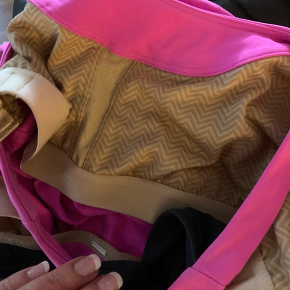 Lululemon top with built in bra - Picture 4 of 6